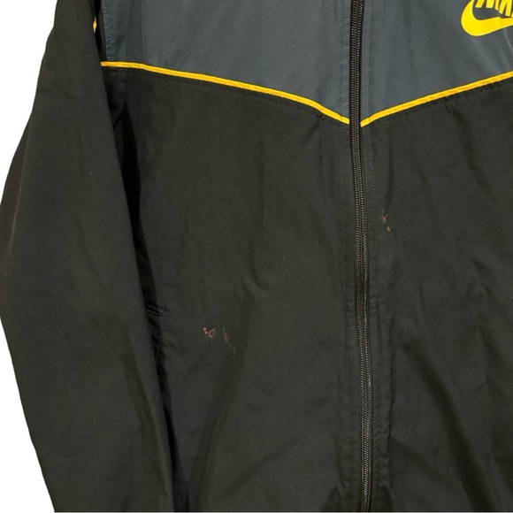 Nike Windbreaker - Picture 3 of 4